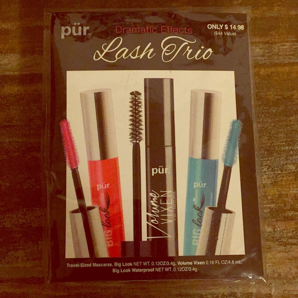 Mascara wardrobe